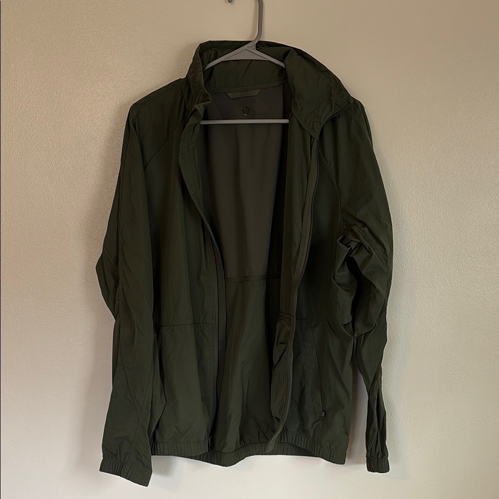 Lululemon men’s evergreen light weight jacket with zip in hood. Like new!!